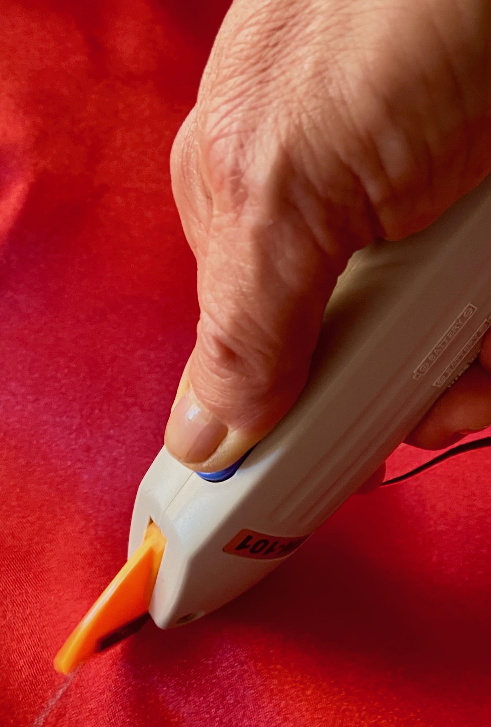 The Easy cut - Ciseaux électriques coupant tout type de tissus